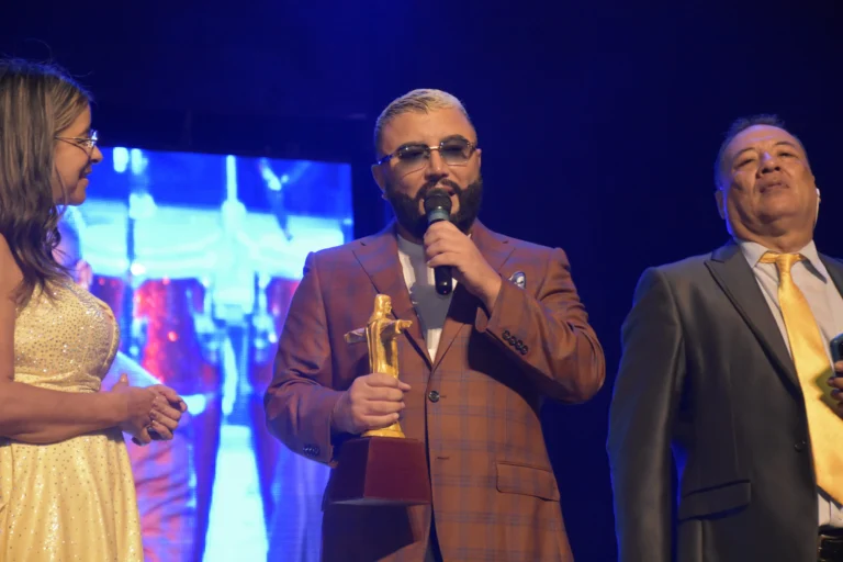Ceremonia de los Premios Cristo Rey durante la gala principal en Cali